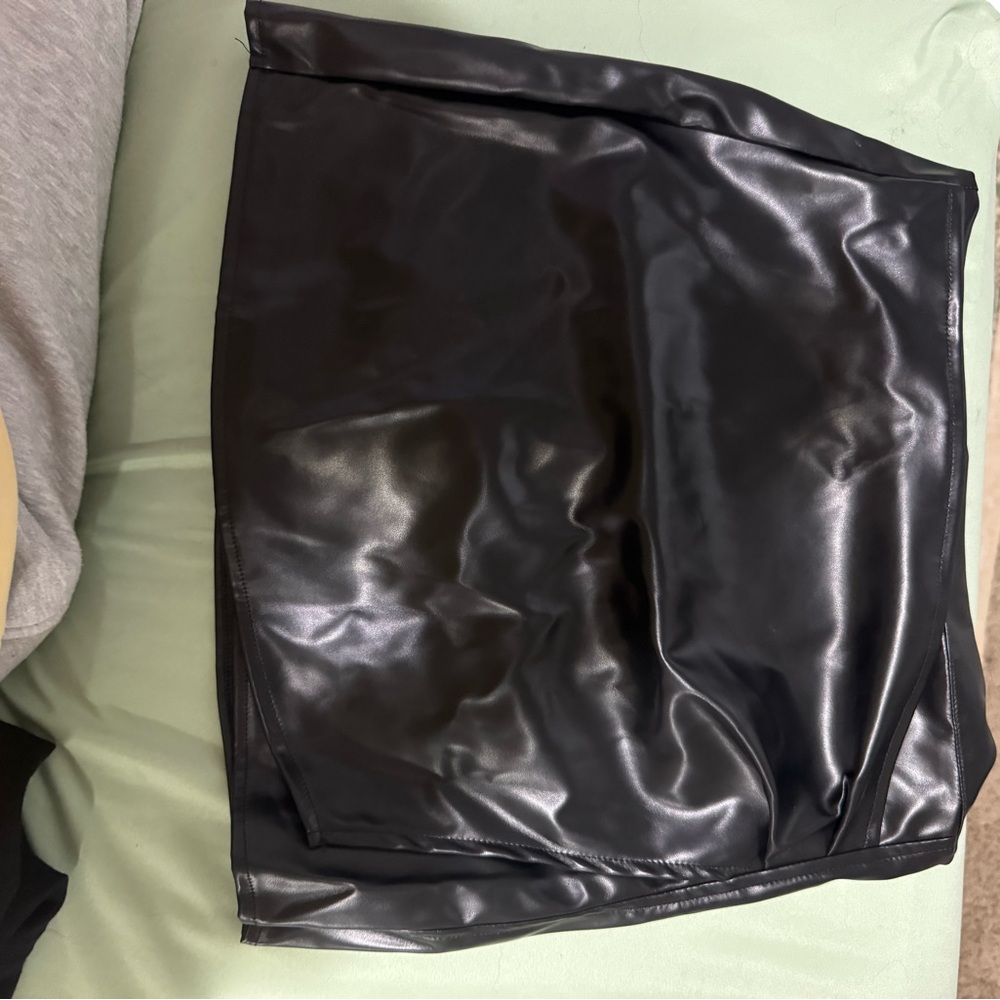 SHEIN Black Asymmetrical Mini Pencil Skirt